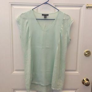 A Pea in the Pod sleeveless shirt